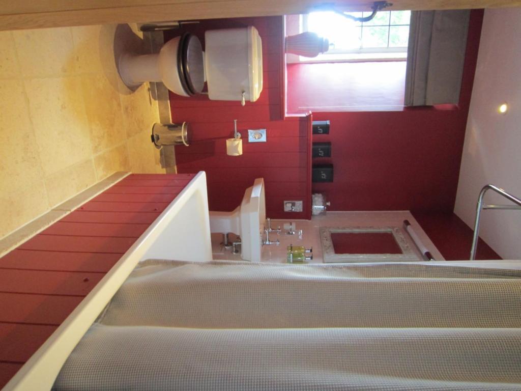 Отель The Three Crowns Чагфорд Номер фото A Japanese bathroom